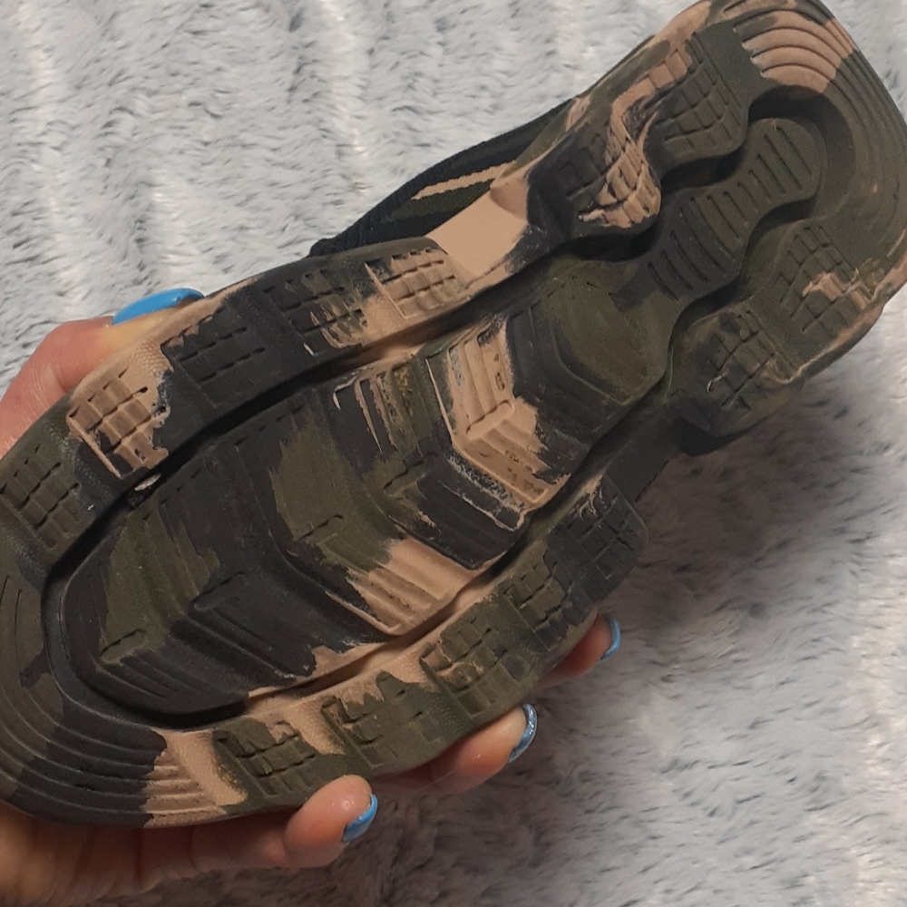 Camo sneakers - Picture 3 of 3